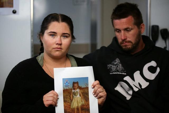 4岁澳洲女孩露营时离奇失踪，18天后被找到，嫌犯动机却成了谜