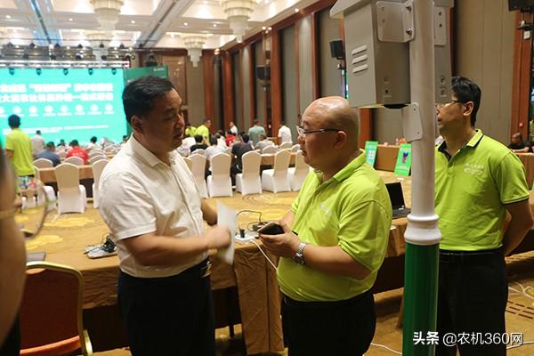 梨园摘果机械展