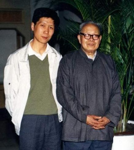 岩男郎:王朔马未都喊他大哥，陆毅刘烨都是他捧红，海岩才是京圈大牛人