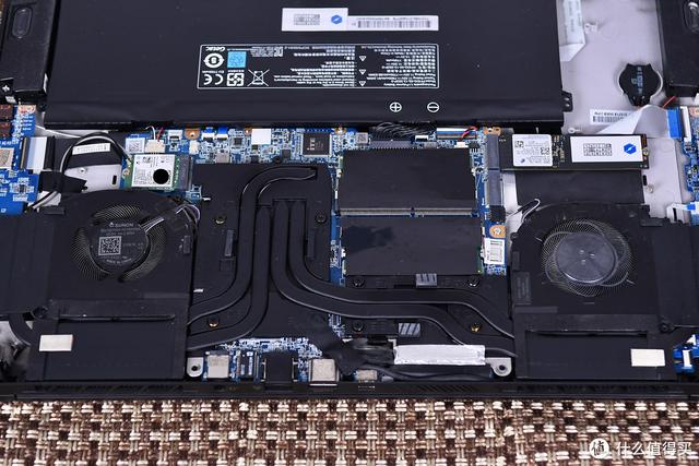 20mm + 2.2kg + RTX3070！机械革命Umi Plus设计师本评测