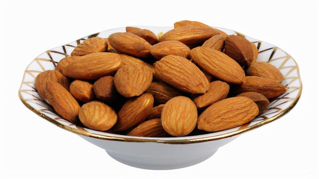 你应该每天吃杏仁的 6 个理由