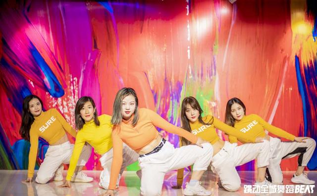 「记者探访」美容院跳舞视频(美容院跳舞视频教程完整版)