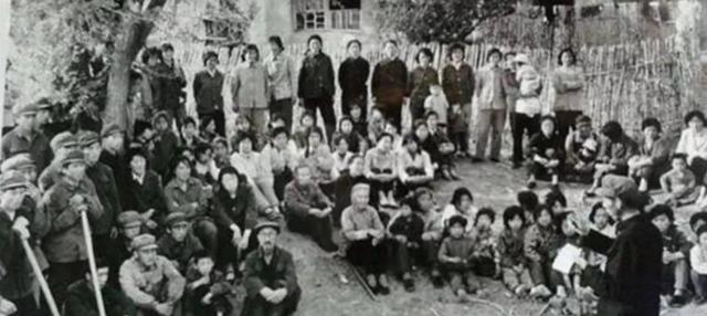 1981年，他躲入深山“登基”，发展了55名佳丽，其中还有村镇干部