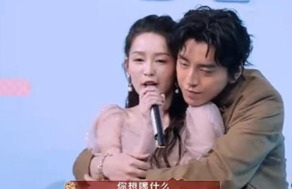 「重磅发布」王大陆和李沁搭档拍戏(王大陆李沁吻戏狼殿下)