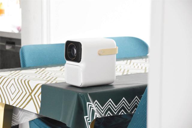 千元投影仪最佳选择，支持腾讯云游戏，1599元老百姓买得起