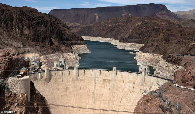 胡佛大坝蓄水以来最低水位，加州极度干旱，美国人用水却毫无节制