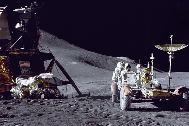 月球背面恐怖的现象，​宇航员从月球上回望地球为何会恐惧月背发现“石碑”是真的吗