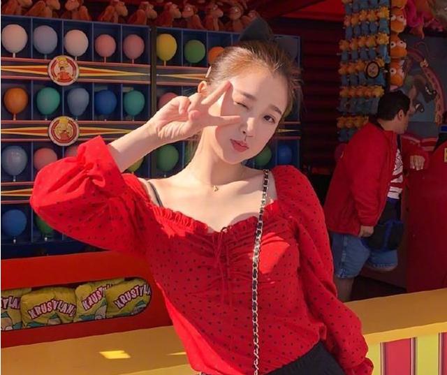 婴儿洗澡后涂身体乳