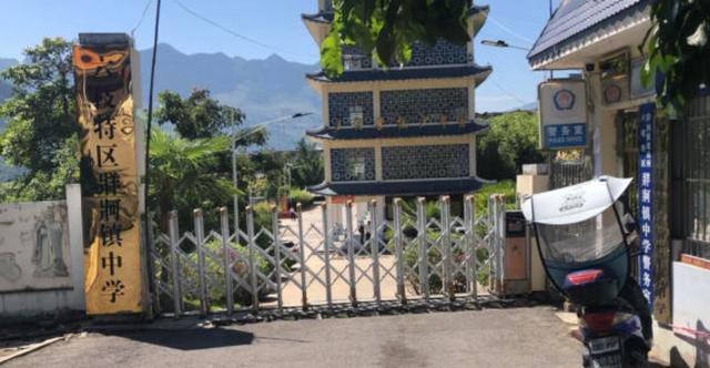贵州翻船事故幸存者回忆：一男孩伸手救了多人，却没救回自己哥哥