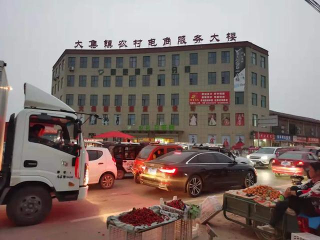 江南西涂鸦楼灵异事件:我们坐飞机转火车转老头乐，看到了真实的曹县