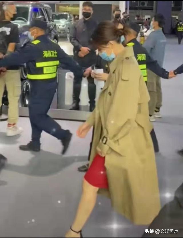 高圆圆和老公在乡里的照片(高圆圆和老公图片)