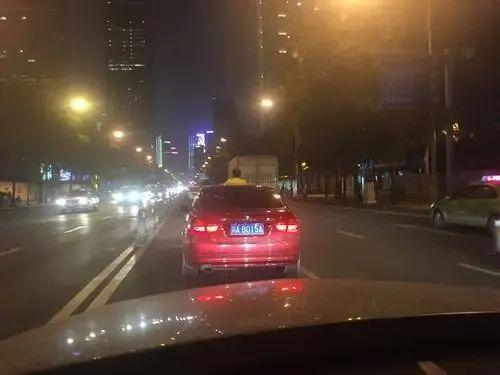 为啥老司机宁愿堵车 也不走左车道 网友 你试试就知道了 全网搜
