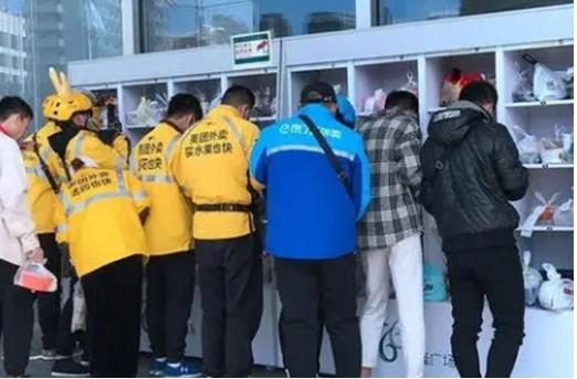 骑手接到同一人8个订单，送到后心态却崩了：赚点钱真不容易