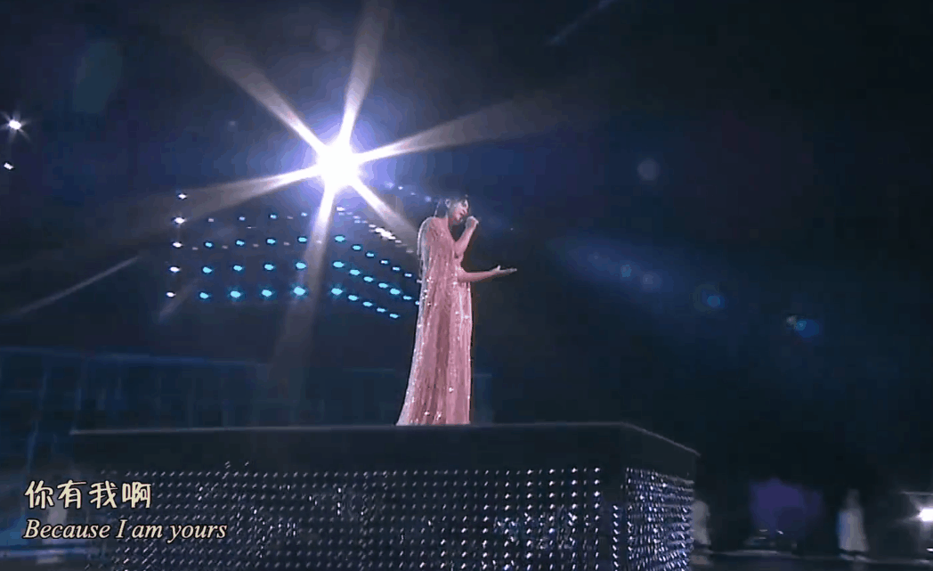 中秋晚会：周深背影好绝，撒贝宁唱歌憋笑，刘诗诗对不起这身衣服