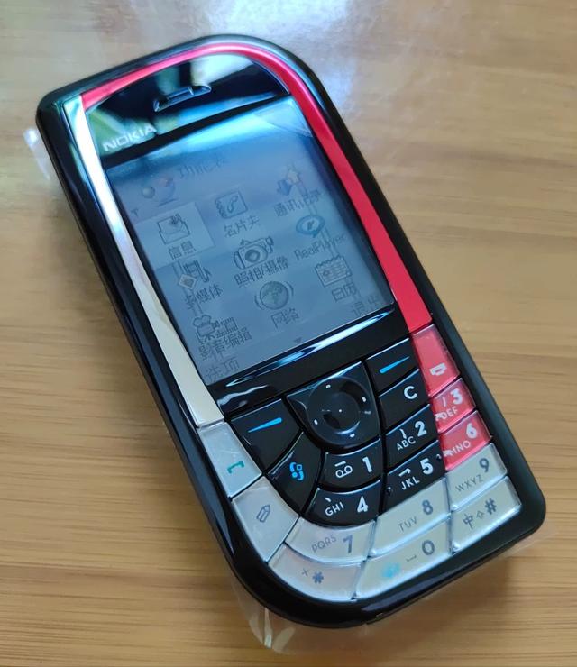 经典手机 诺基亚7610：2004年首款100万拍照