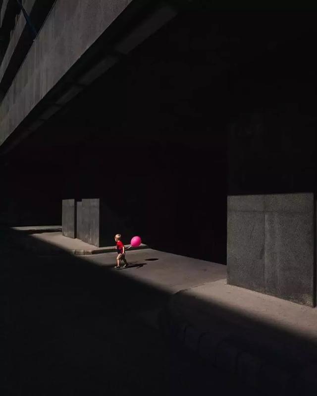 [微信七里香代理]，微信视频发黑了怎么调呢