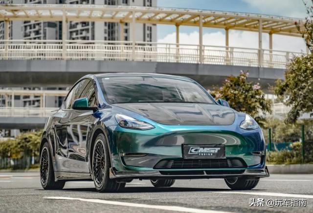 特斯拉Model  Y全面改装，碳纤维宽体钻石绿变色膜回头率爆棚