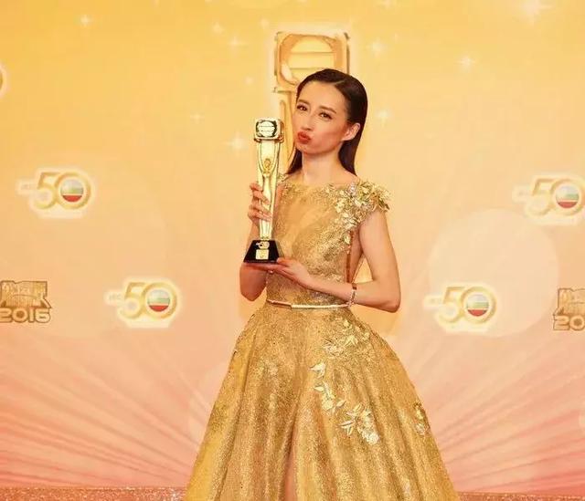 绯闻体质！30岁TVB上位小花凭《幕后玩家》爆哭一幕人气急升
