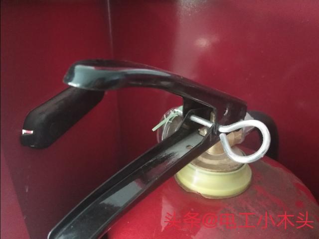 手提式干粉灭火器使用方法 手提式干粉灭火器使用方法（手提式干粉灭火器使用方法图片） 生活