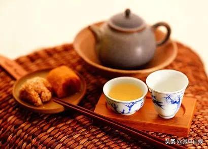 喝茶水好还是喝白开水好？