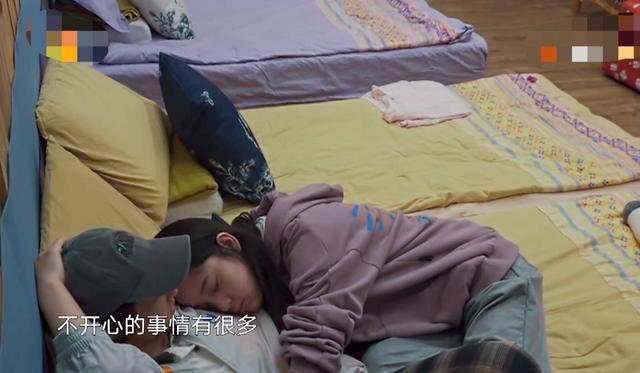 张子枫欧阳娜娜友情:《向往的生活》欧阳娜娜称自己每晚失眠，与张子枫成好姐妹