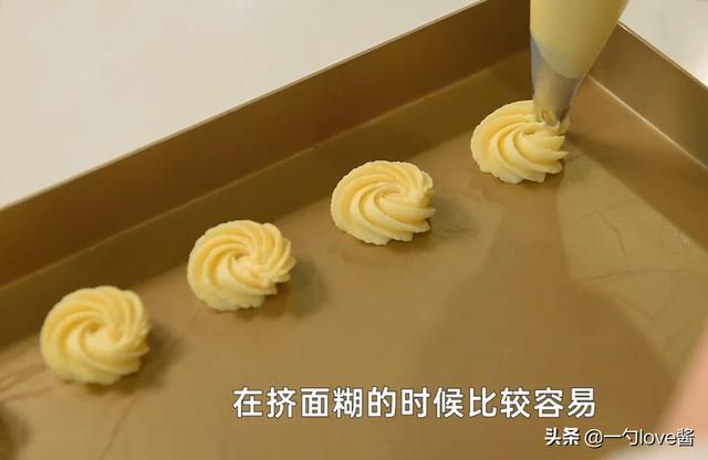 曲奇饼干硬不酥脆的原因？曲奇饼干是软的还是硬的，这几个细节太重要