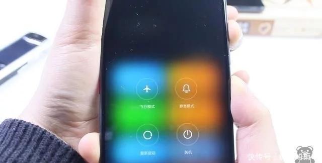 手机忘记锁屏密码，不用急着修，维修师傅告诉你按住这里就解开-第3张图片-9158手机教程网