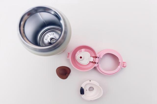 媒体曝光了部分不合格保温杯，别再用它给娃装水喝了，危害大