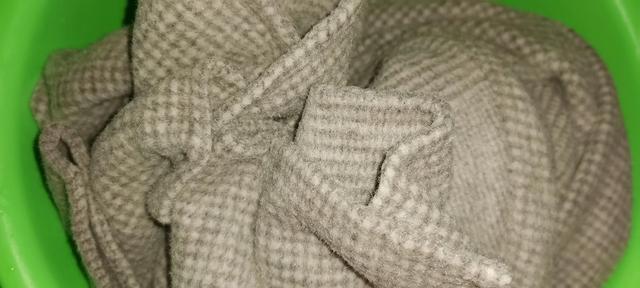 羊毛大衣可以水洗吗(羊毛大衣水洗后能救吗)