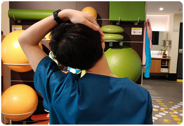 孩子驼背怎么办？醇鲜然羊大师教你如何直起背来