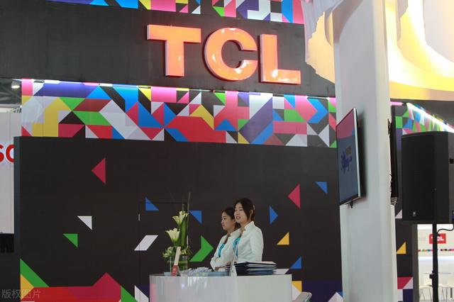 三星在 2021 年上半年繼續引領全球電視市場，而 TCL 則是國內的贏傢