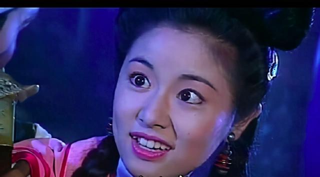 上海探戈》—— 饰演:依风卢这部剧离我们有23年了,这部剧中的林心如