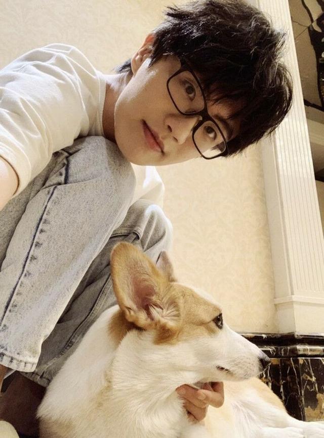 许嵩歌词唯美句子,用许嵩的歌词写的作文?