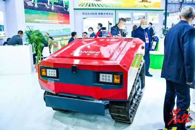 无人拖拉机 无人艇 无人飞机 数字系统，国际农机展上样样有