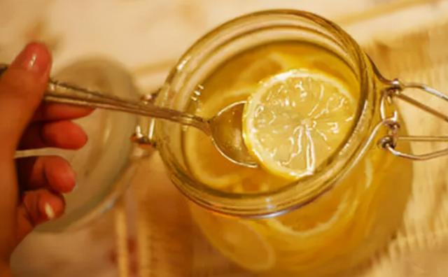 晨起后喝一杯温水，等于喝细菌？或许很多人理解错了，不妨看一下