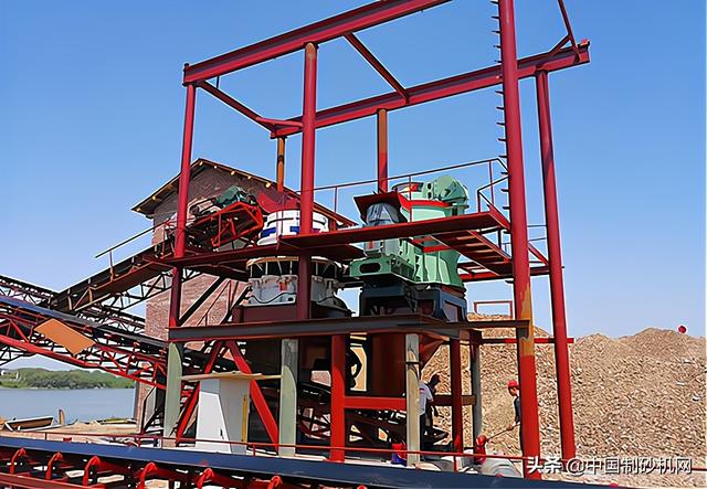 山西鹅卵石制砂机图片