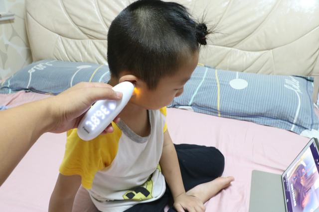 凡米耳温枪上手体验，一秒精准测温，宝宝不闹心父母才放心