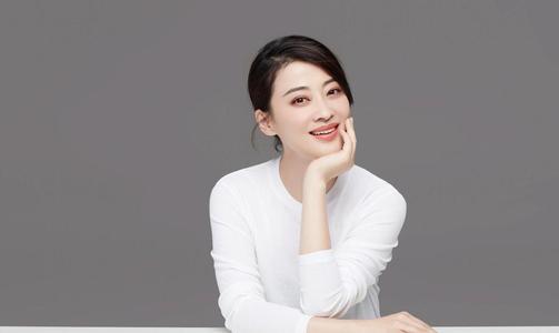 19岁上春晚，22岁就拿影后，梅婷怎么就成章子怡都羡慕的女人？
