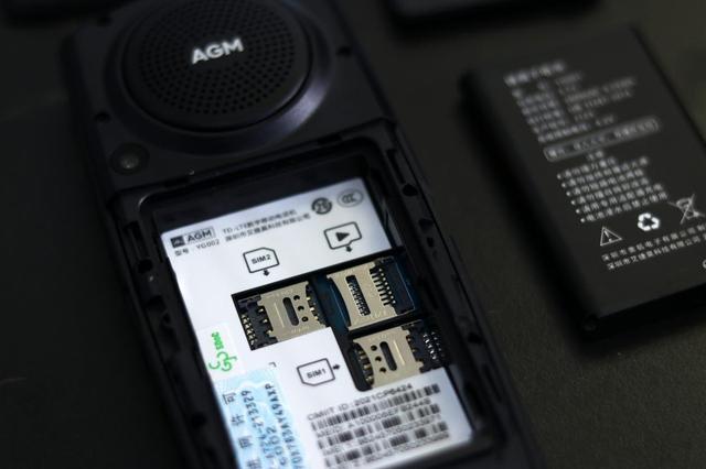 功能機？還能聊微信刷抖音！不怕摔不怕水的AGM M7有點猛