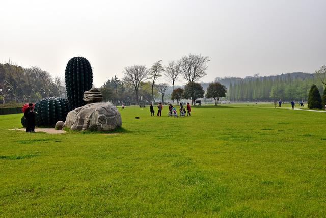 无锡第一大县级市，总面积约2000平方千米，经济发达景点多