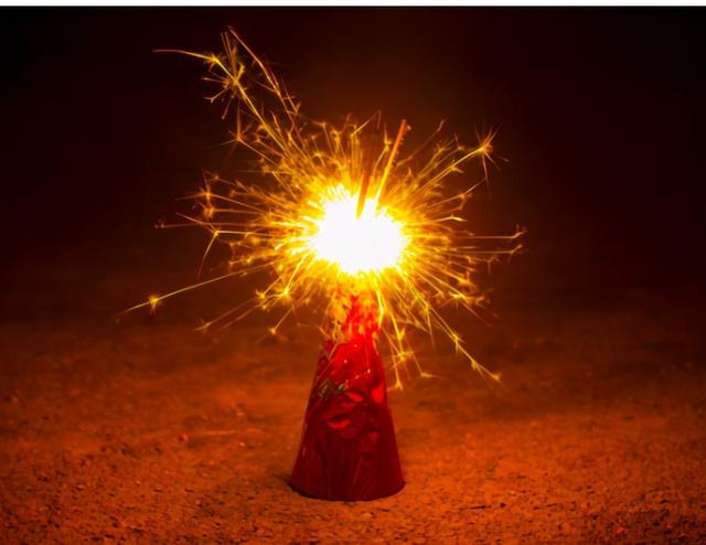 87公斤tnt炸药当量!四川男孩把鞭炮扔入下水道,5个井盖被炸飞