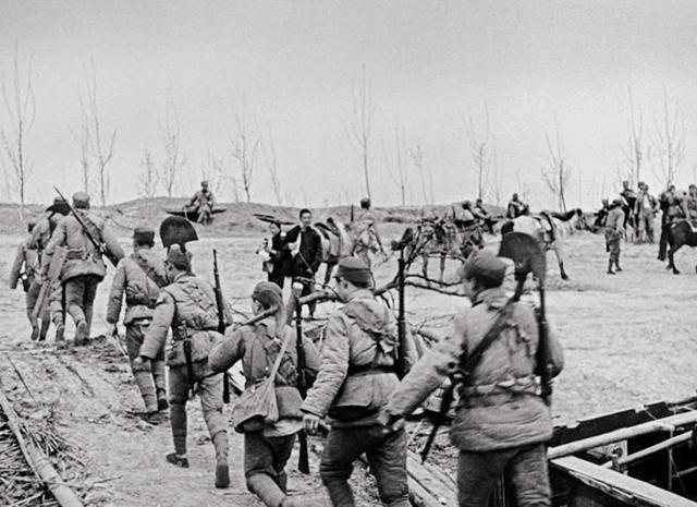 1966年白崇禧被发现死在家中，浑身发紫，照顾他的护士消失不见