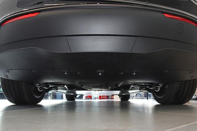 试驾特斯拉Model Y：这玩意儿开起来咋就那么像个“大玩具”？