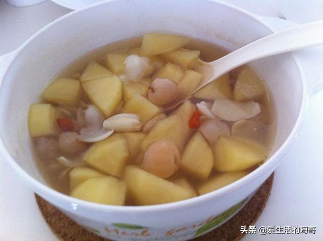 冬天养生，女人要多喝3道汤，温暖身体，补气血，面如桃花过寒冬