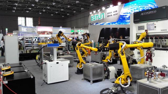 国产机器人闯入全球前十，9个月入账7.4亿，核心零件自给率达80%