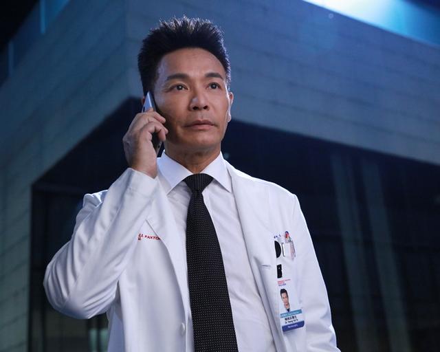 郭晋安告别TVB之作已首播，他入行34年来首次饰演医生