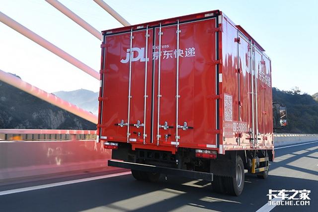 探秘京东物流仓库，快递车为啥选东风多利卡D6？