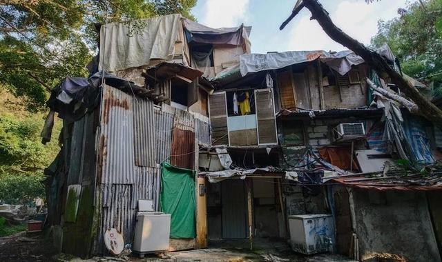 香港移民房子圖片繁華香港的背後木屋板房堪稱貧香港單身女人的生活