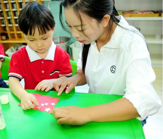 中国心 爱国情——淅川县实验幼儿园开展国庆节主题活动