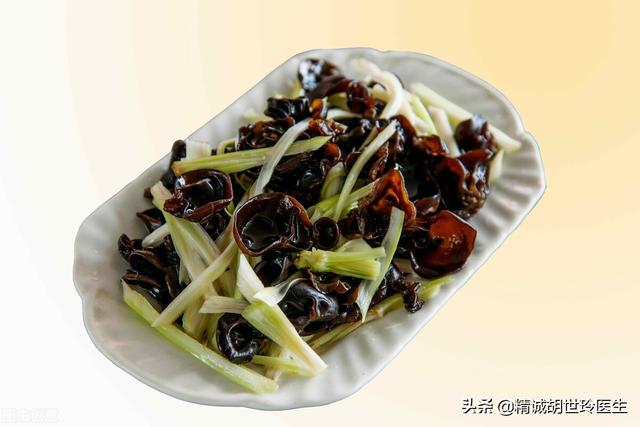 移植后吃什么比较好？可以吃韭菜与黑木耳吗？